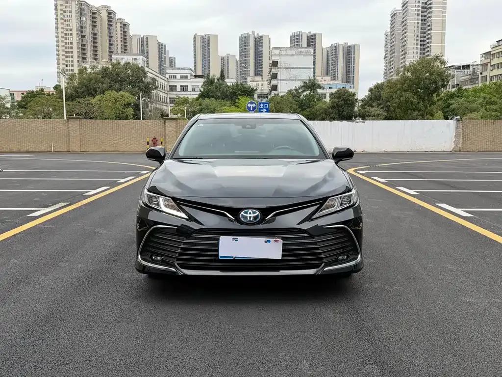 Toyota Camry — фото 3