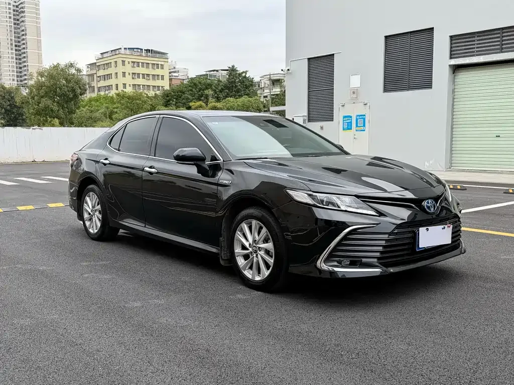 Toyota Camry — фото 8