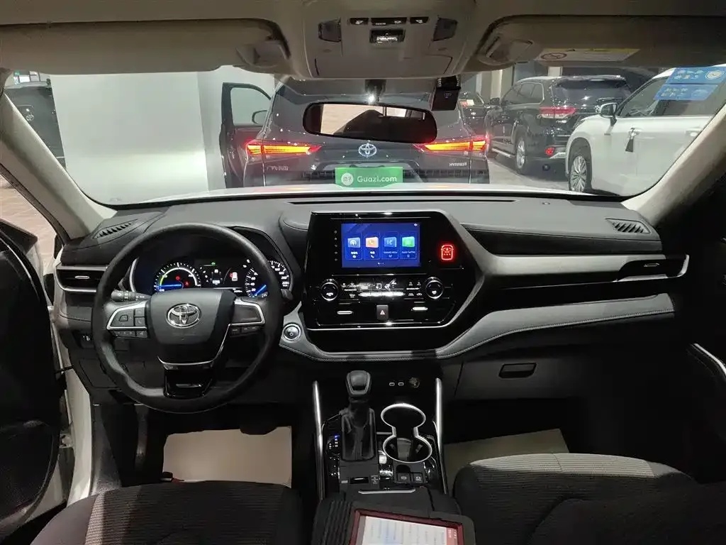 Toyota Highlander — фото 10