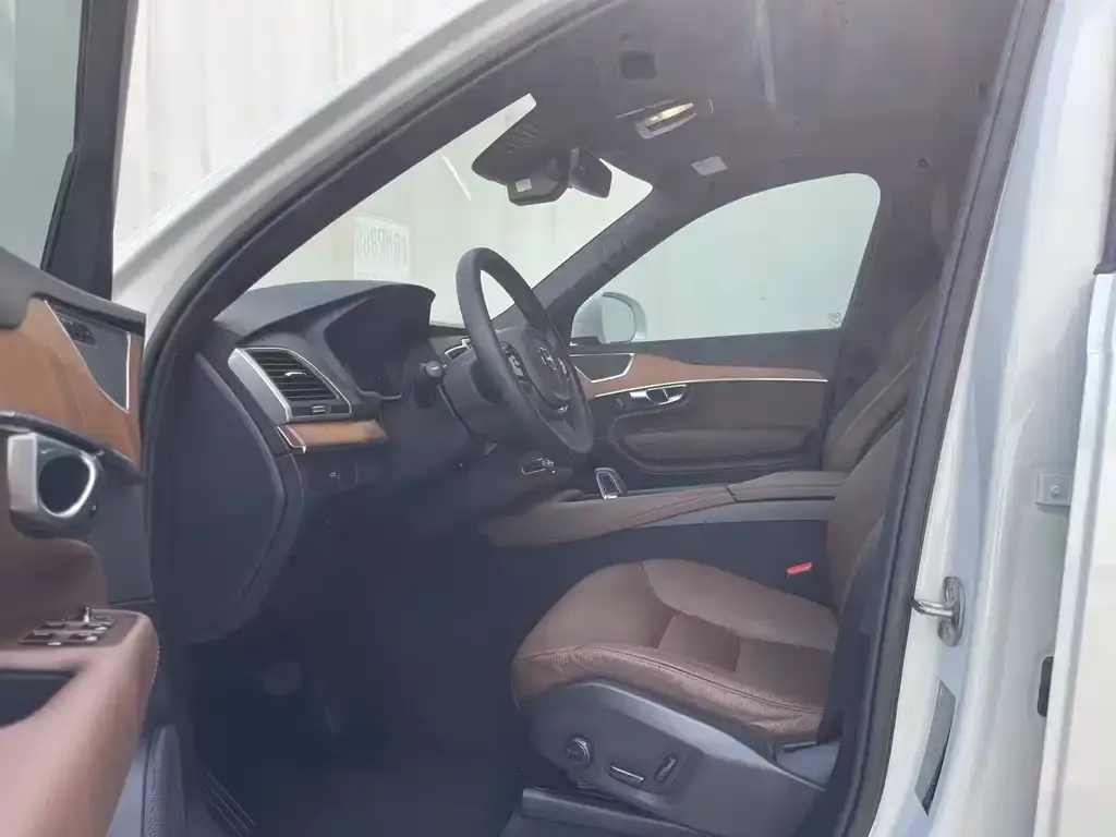Volvo XC90 2023 из CN, фото 4