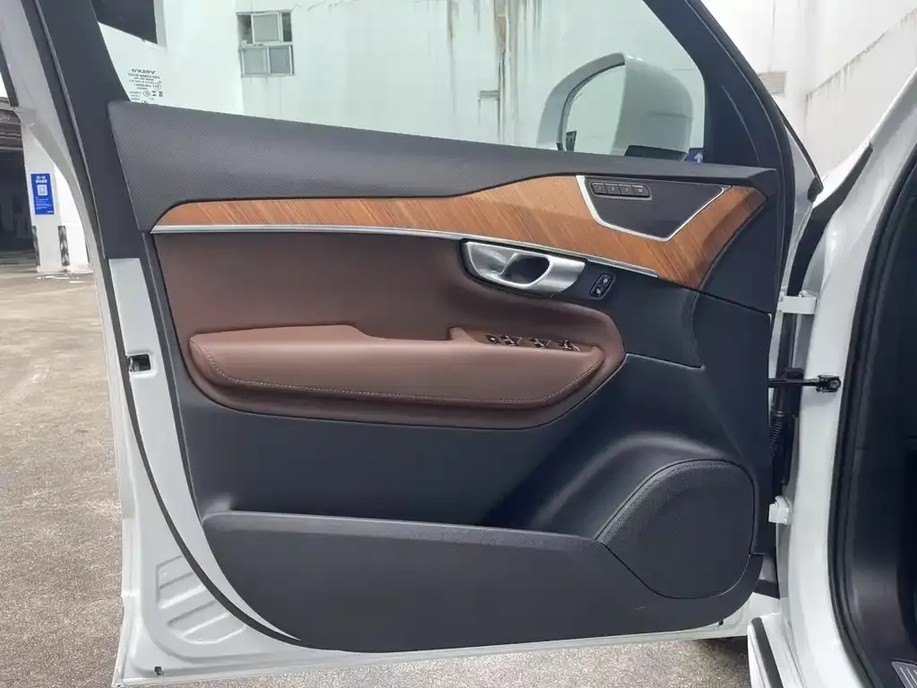 Volvo XC90 2023 из CN, фото 8