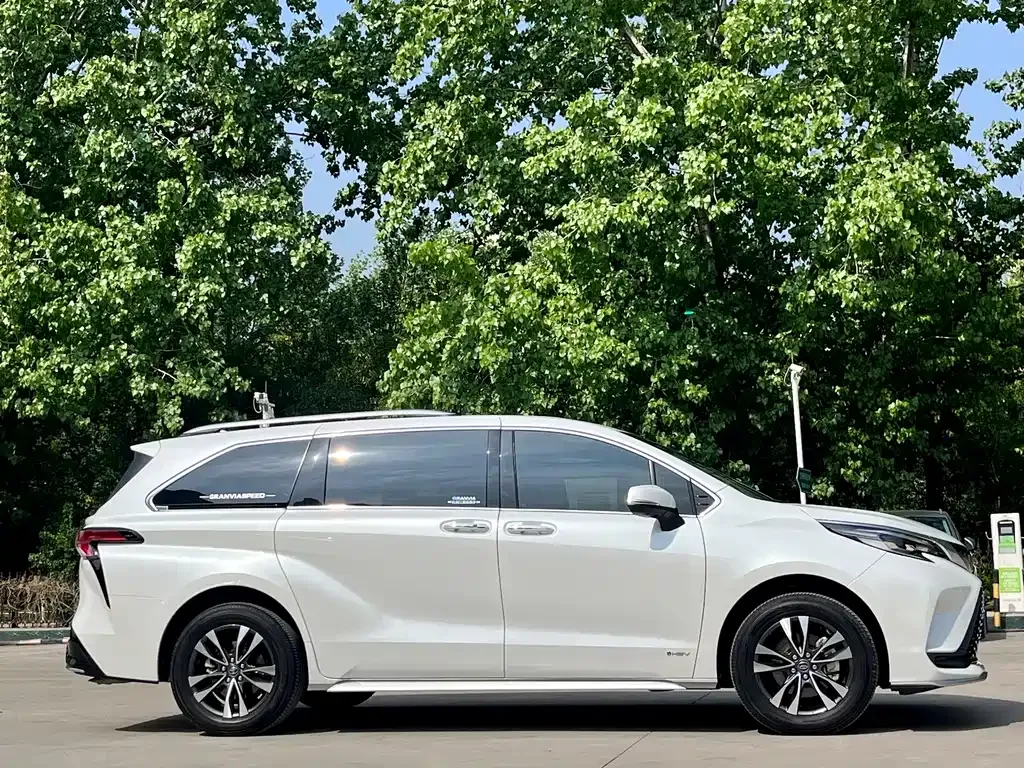 Toyota Granvia — фото 9