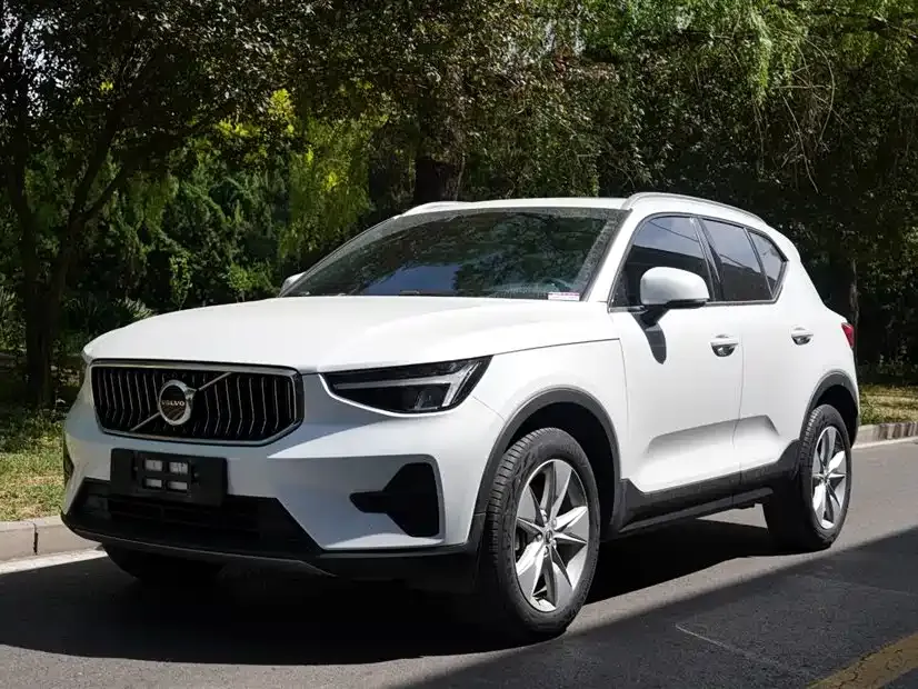 Volvo XC40 — фото 1