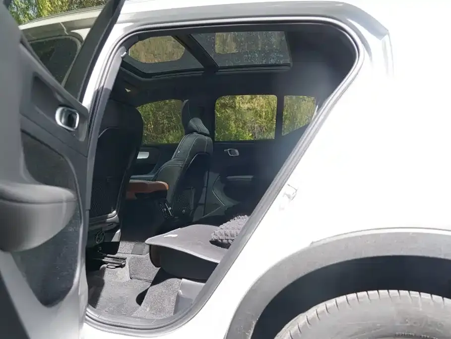 Volvo XC40 — фото 3