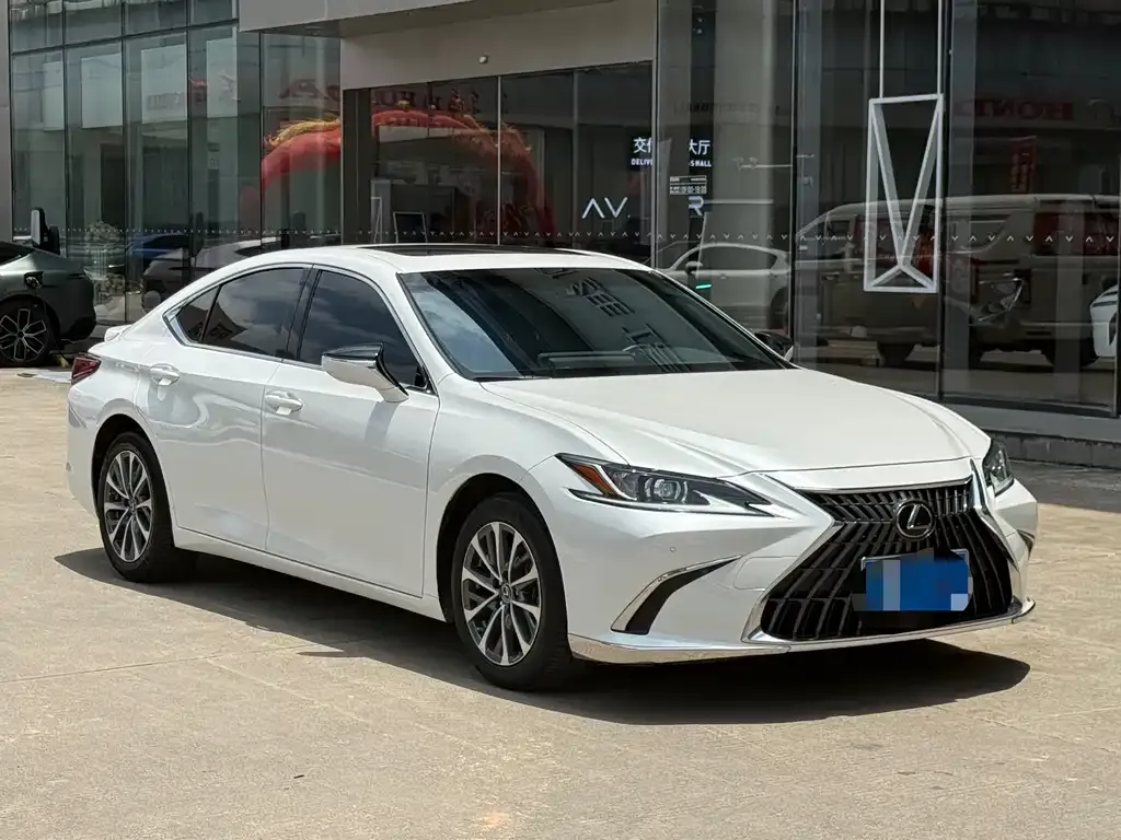 Lexus ES — фото 1