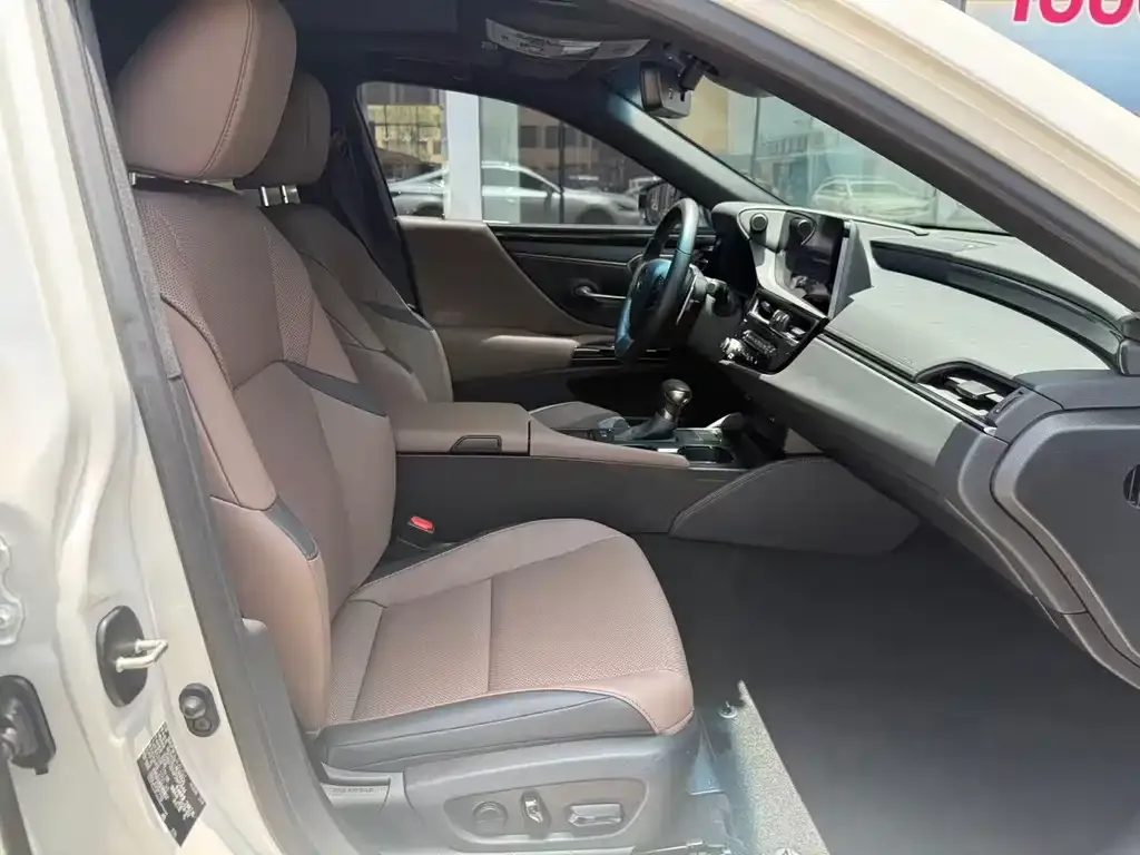 Lexus ES — фото 5