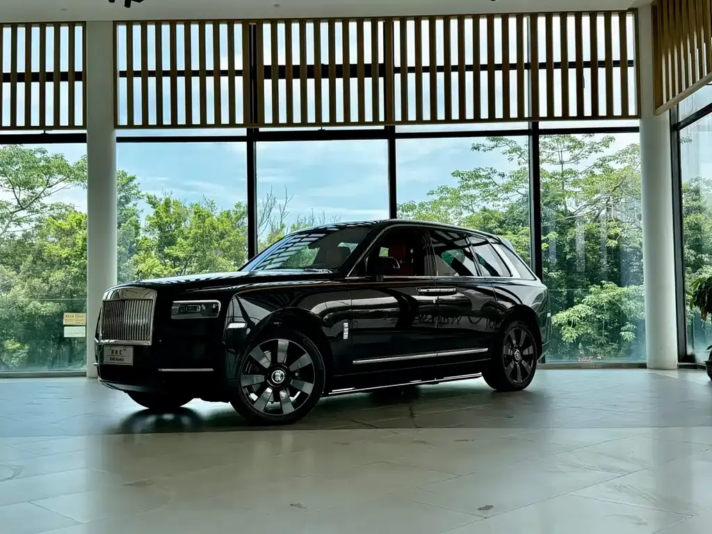 Rolls-Royce Cullinan — фото 1