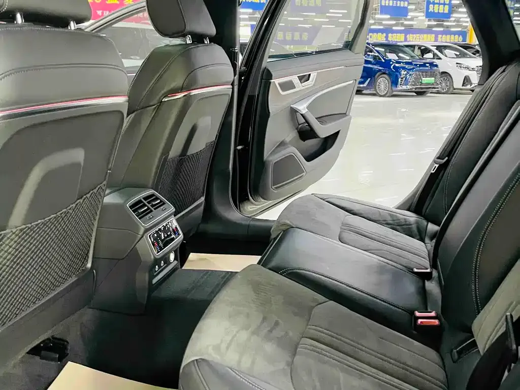Audi A6L 2023 из CN, фото 3