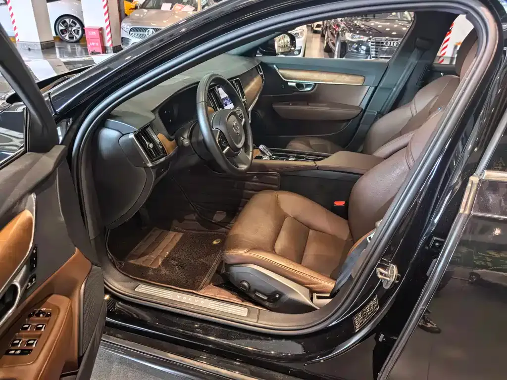 Volvo S90 2023 из CN, фото 6