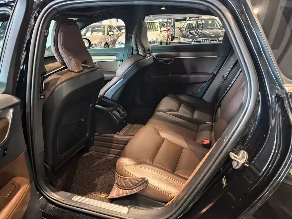 Volvo S90 2023 из CN, фото 9