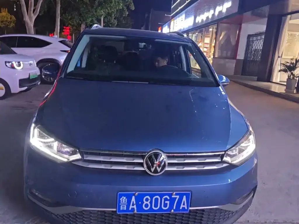Volkswagen Touran 2022 из CN, фото 10
