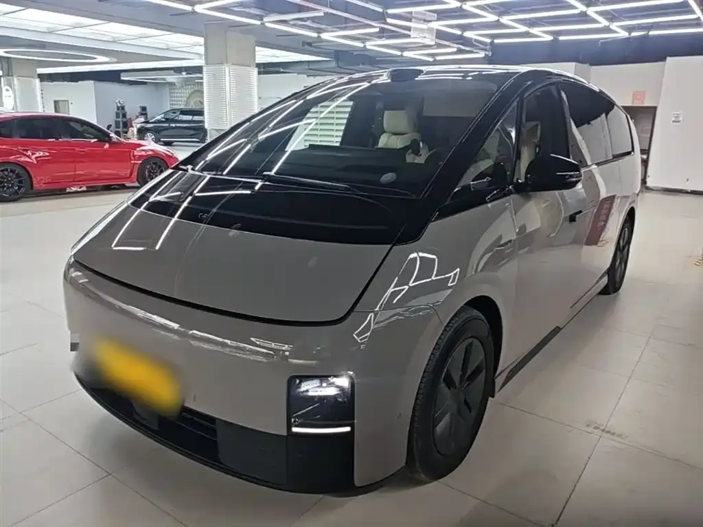 Li Auto MEGA — фото 1