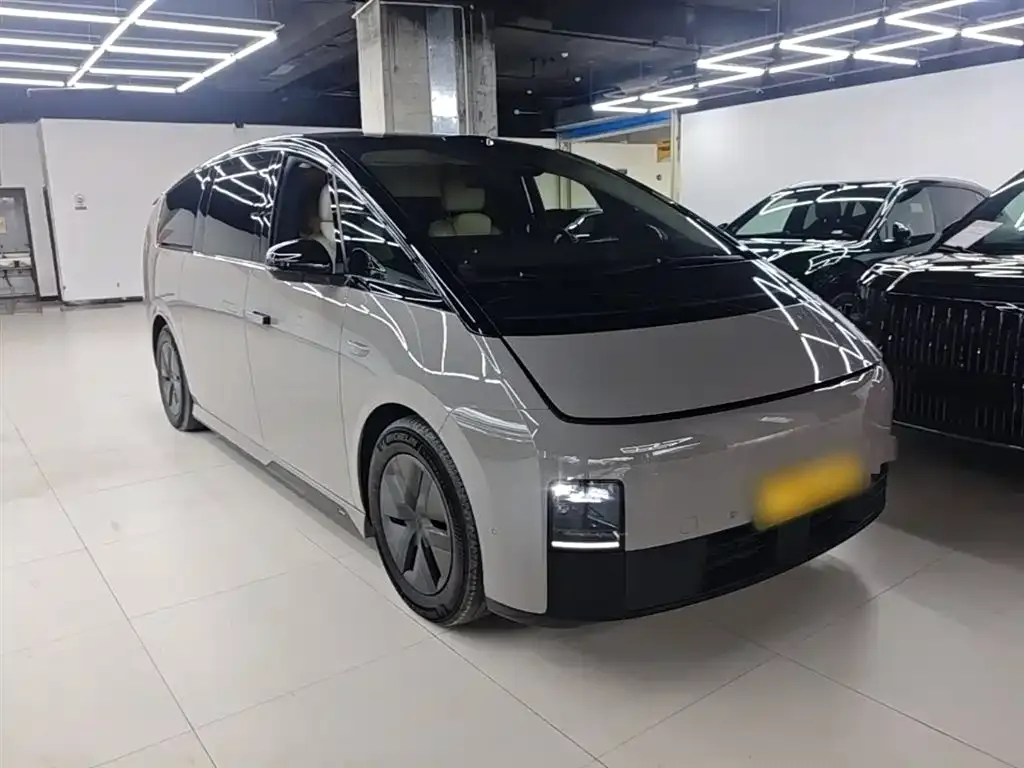 Li Auto MEGA — фото 6