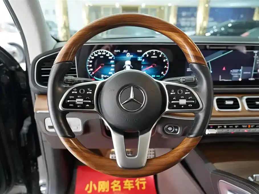 Mercedes-Benz GLS — фото 9