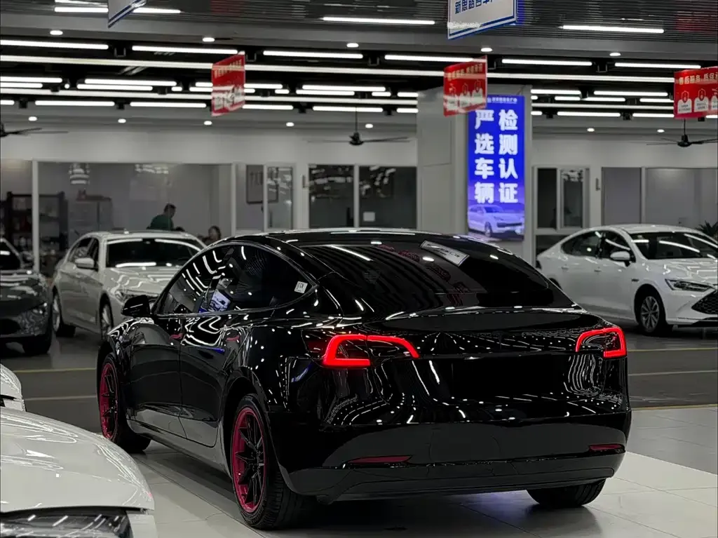 Tesla Model 3 — фото 8