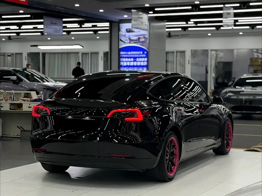 Tesla Model 3 — фото 5