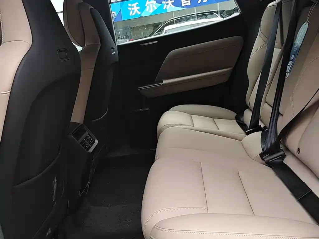 Volvo XC70 Plug-in Hybrid 2025 из CN, фото 3