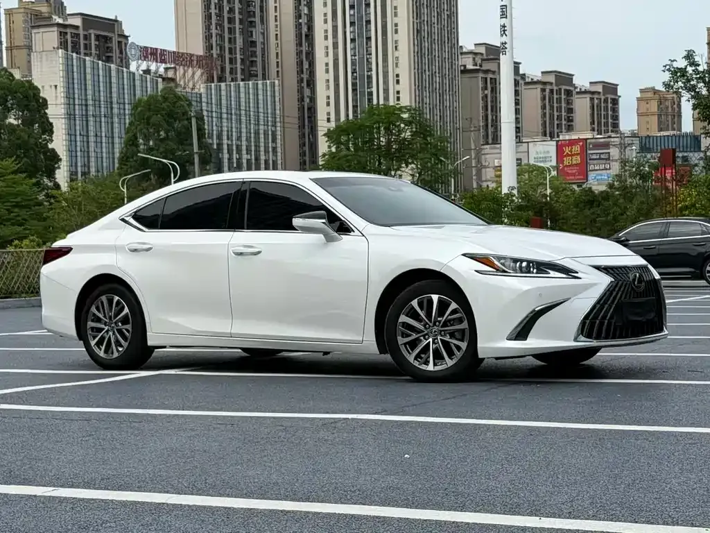 Lexus ES — фото 7