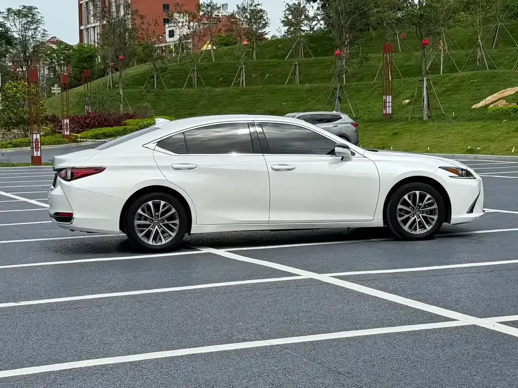 Lexus ES — фото 9