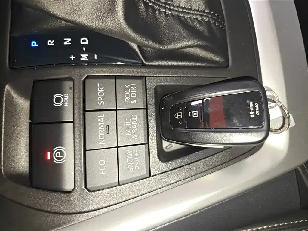 Toyota Wildlander — фото 10