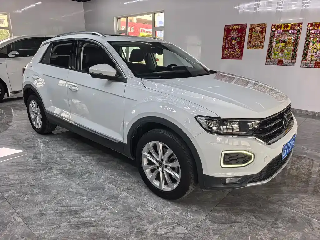 Volkswagen T-Roc — фото 9
