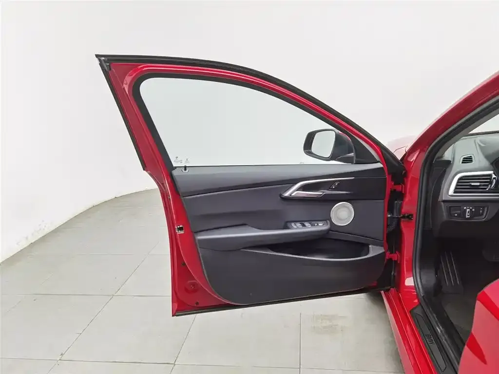 BMW 1 Series 2021 из CN, фото 3