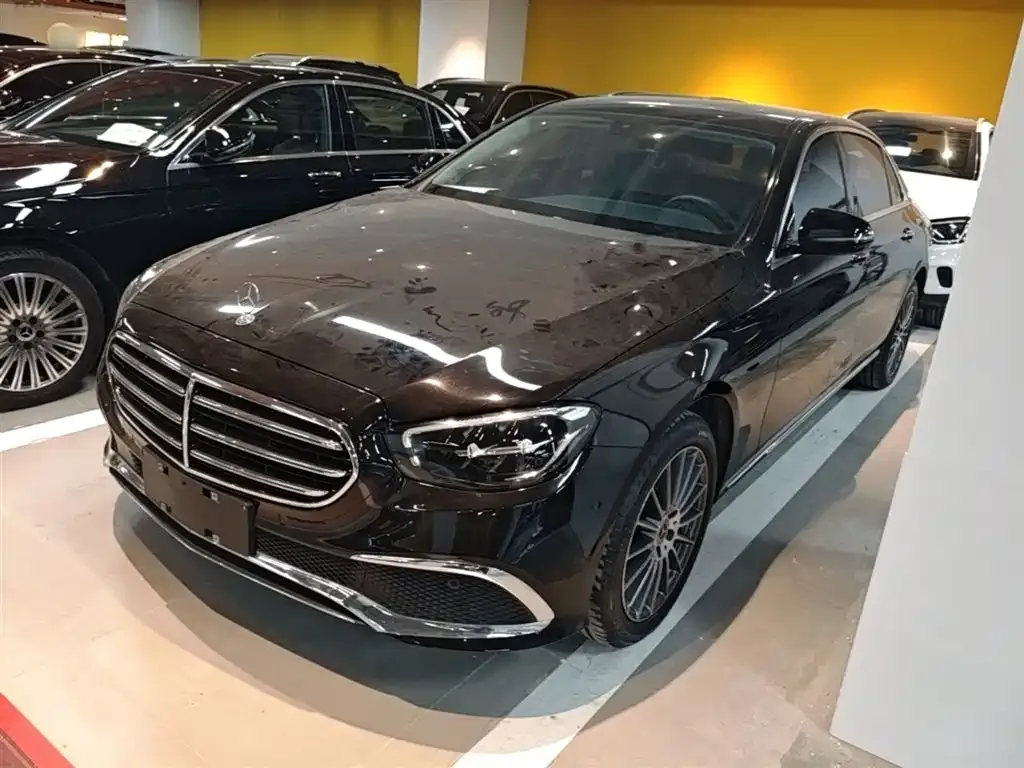 Mercedes-Benz E-Class — фото 1