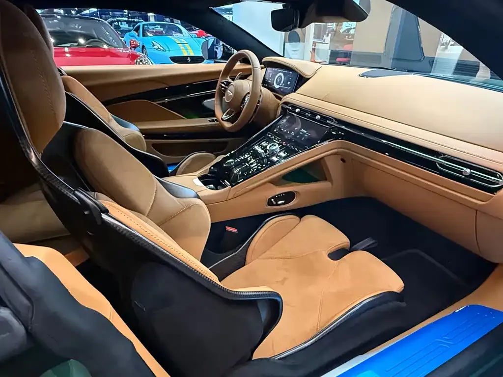 Aston Martin DB12 2024 из CN, фото 3