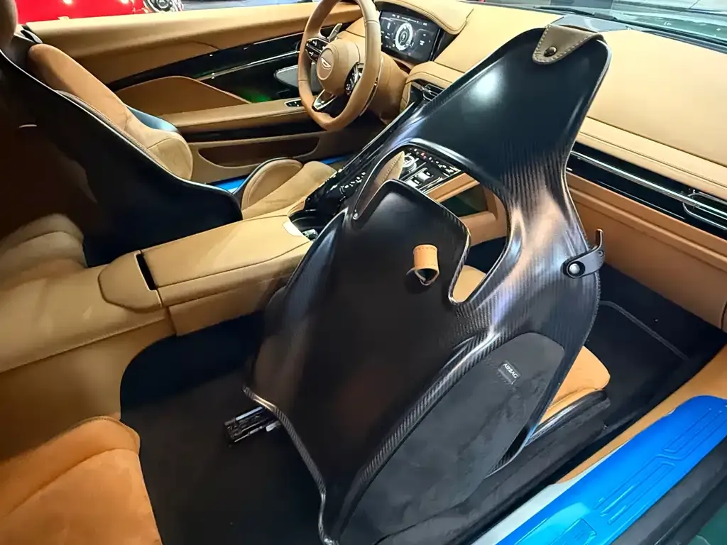 Aston Martin DB12 2024 из CN, фото 7