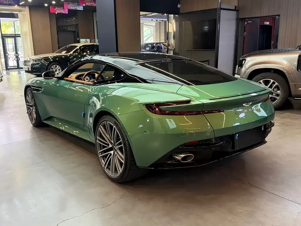 Aston Martin DB12 2024 из CN, фото 9