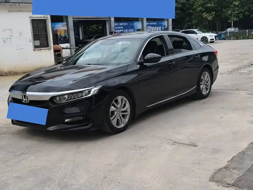 Honda Accord — фото 1
