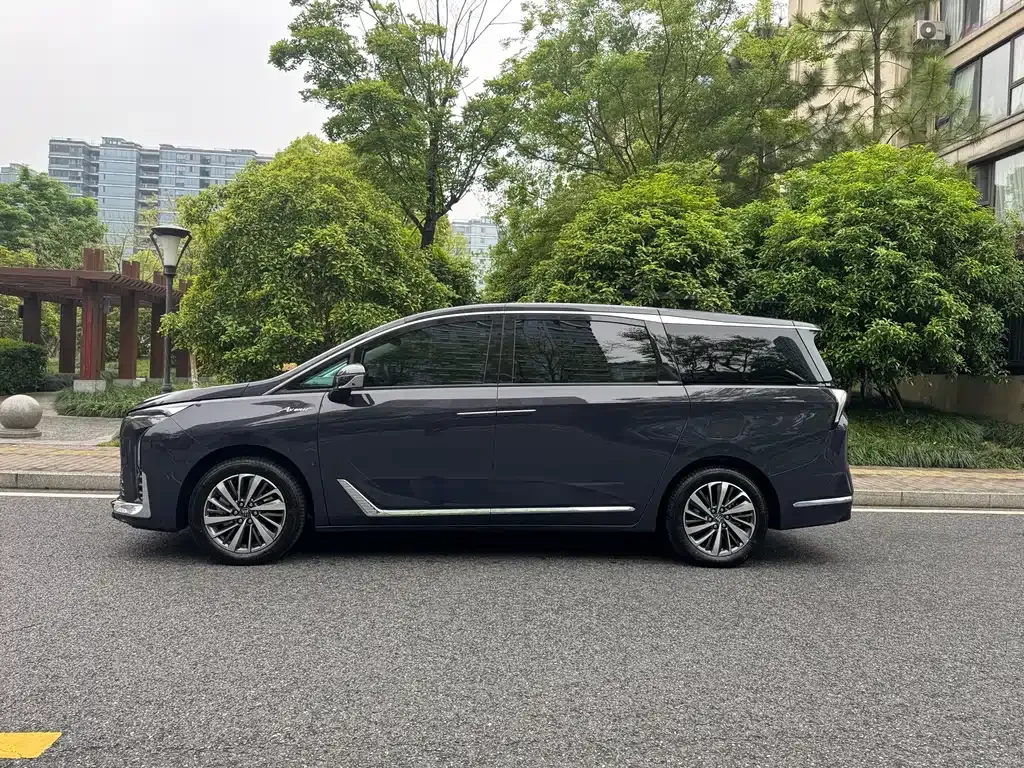 Buick GL8 Hybrid — фото 6