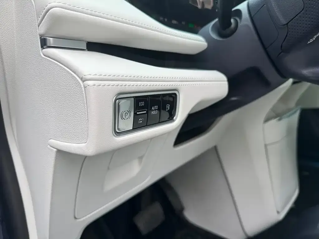 Buick GL8 Hybrid — фото 2