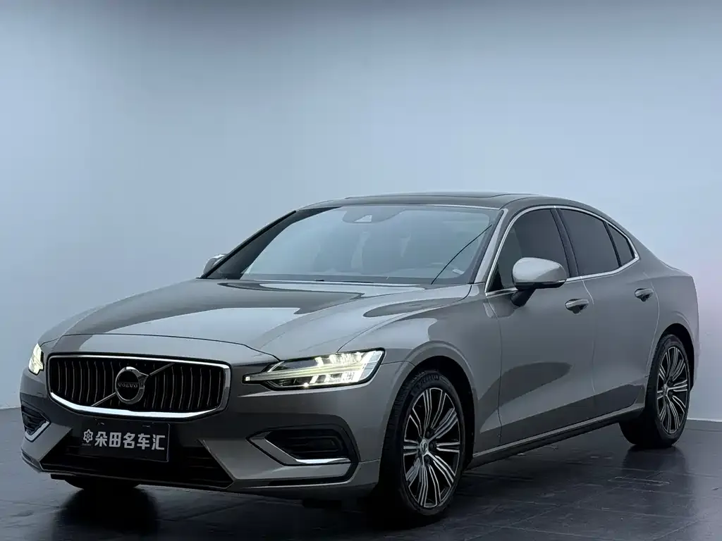 Volvo S60 — фото 1