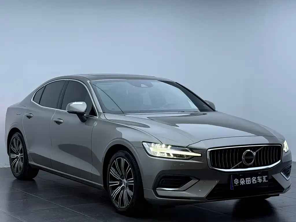 Volvo S60 — фото 9