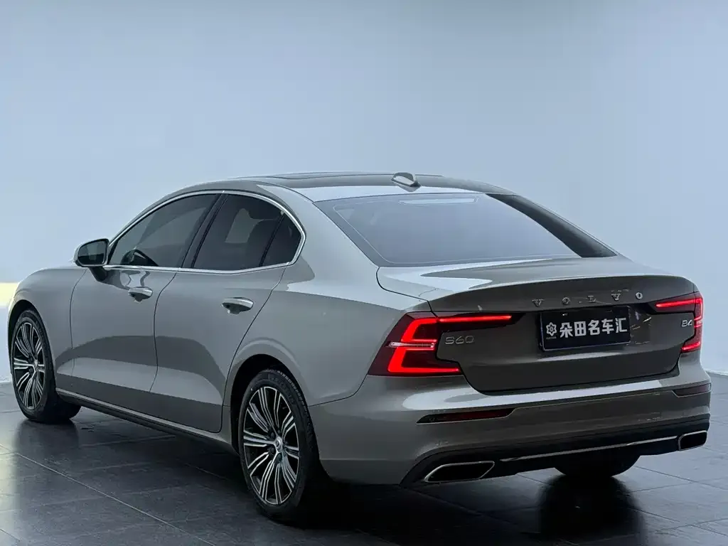 Volvo S60 — фото 10
