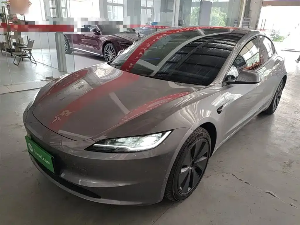 Tesla Model 3 — фото 1