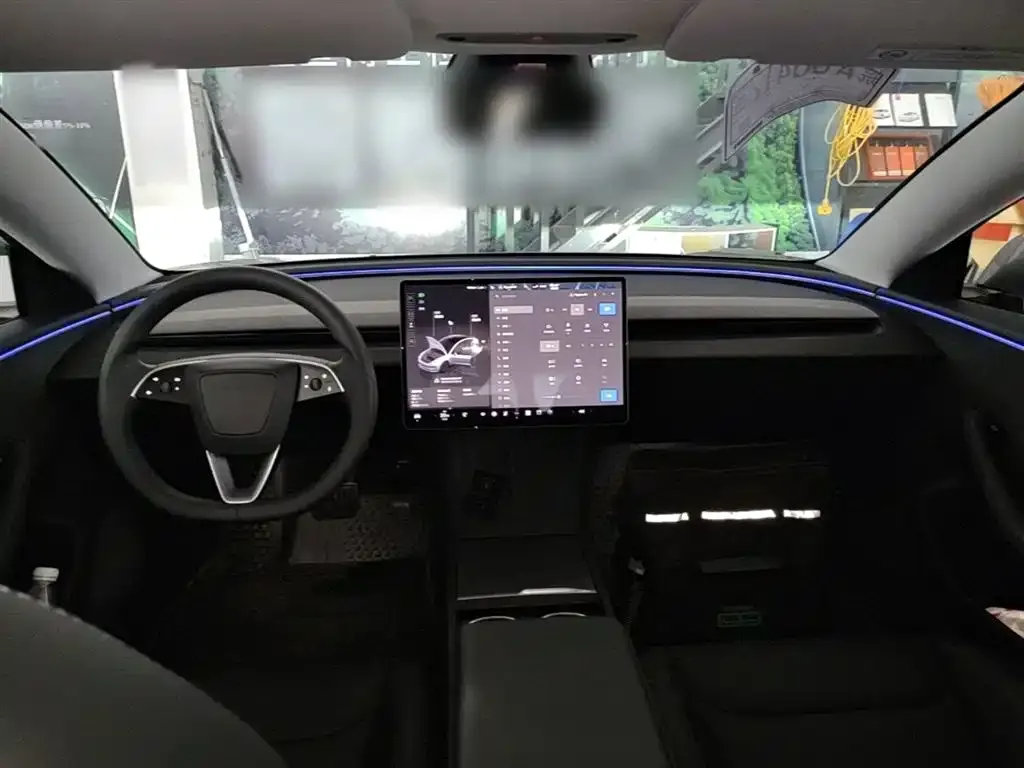 Tesla Model 3 — фото 2