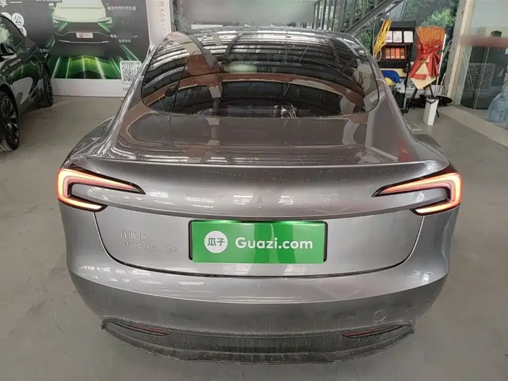 Tesla Model 3 — фото 10