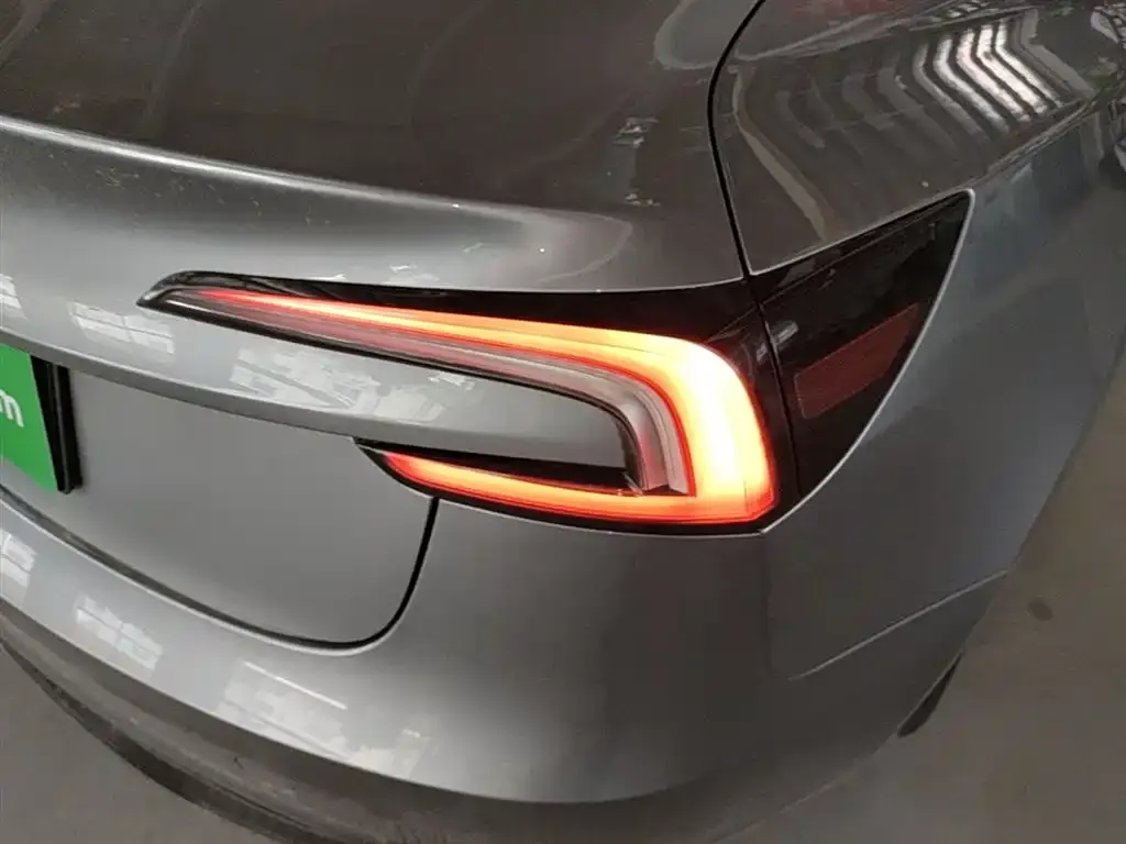 Tesla Model 3 — фото 3