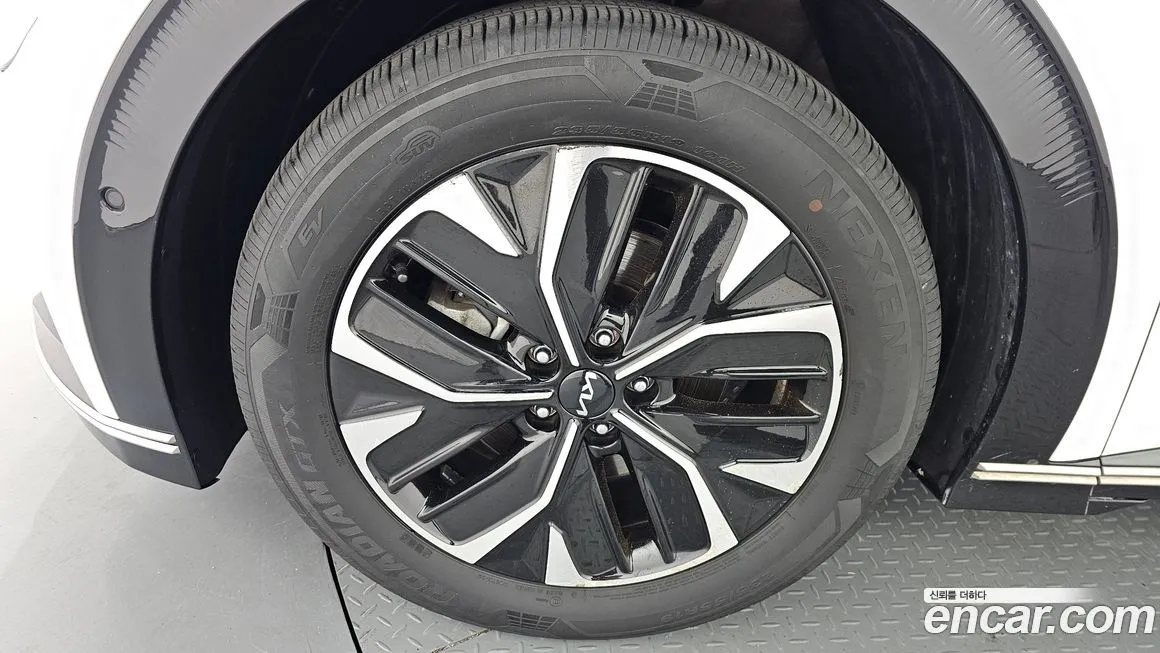 Kia EV6 — фото 8
