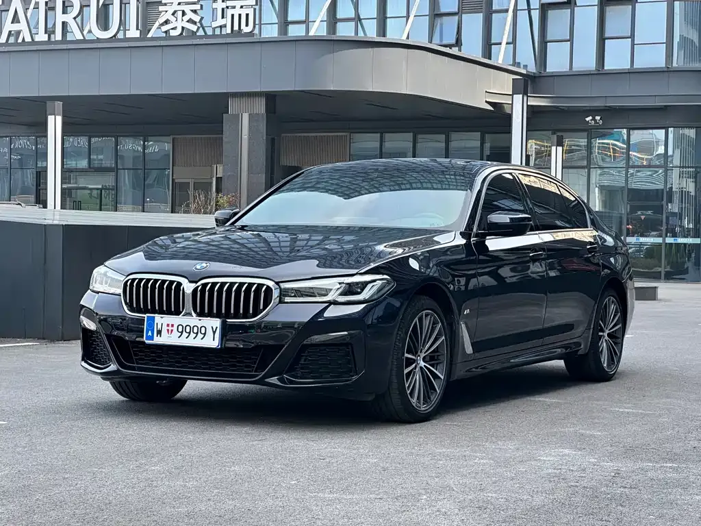 BMW 5 Series — фото 1