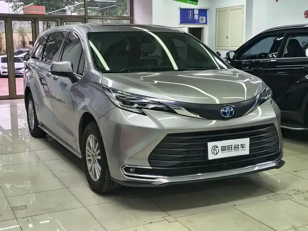 Toyota Sienna — фото 9