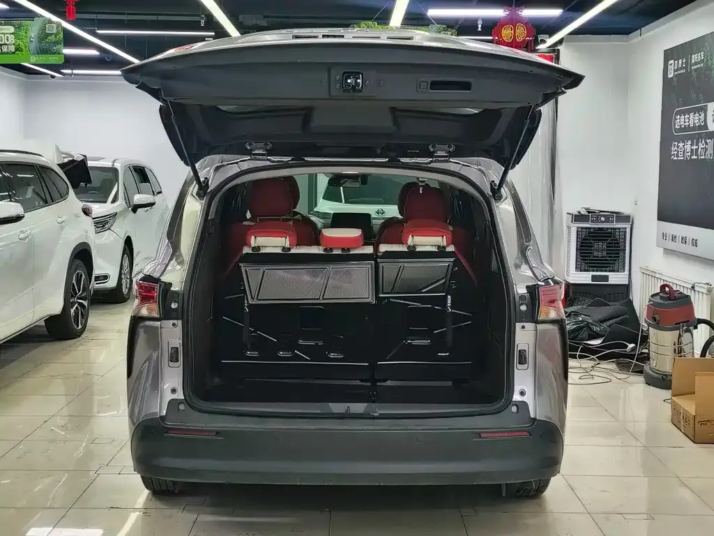 Toyota Sienna — фото 4