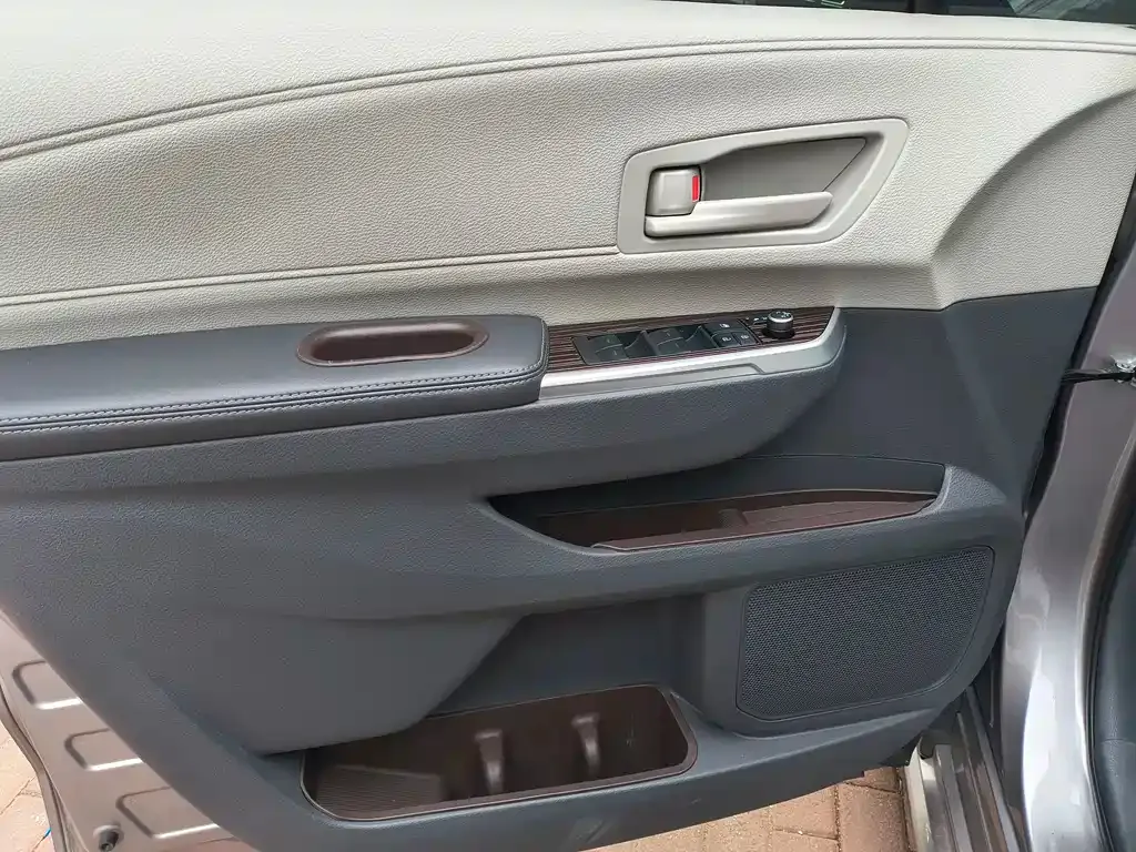Toyota Sienna — фото 10
