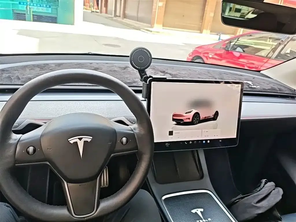 Tesla Model Y — фото 2