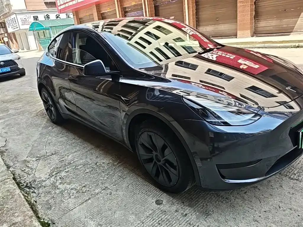 Tesla Model Y — фото 3