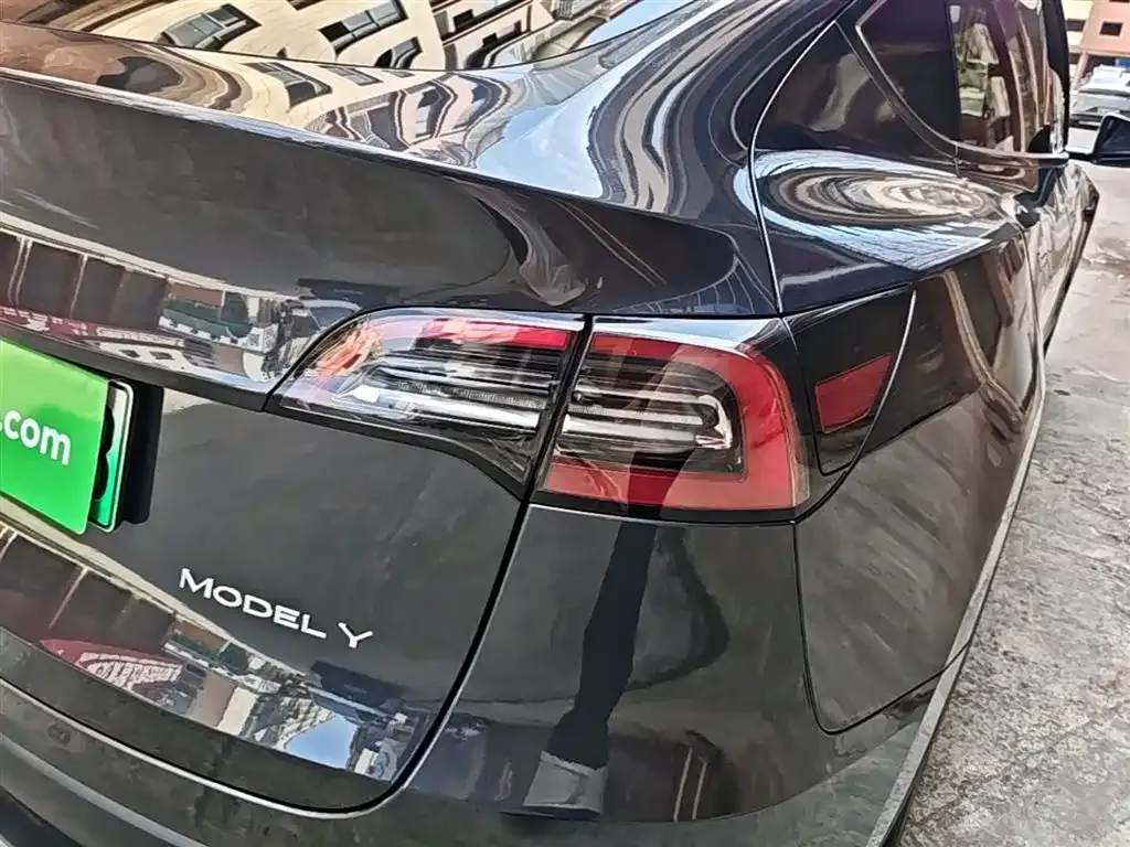 Tesla Model Y — фото 5