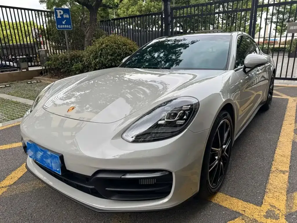 Porsche Panamera — фото 1