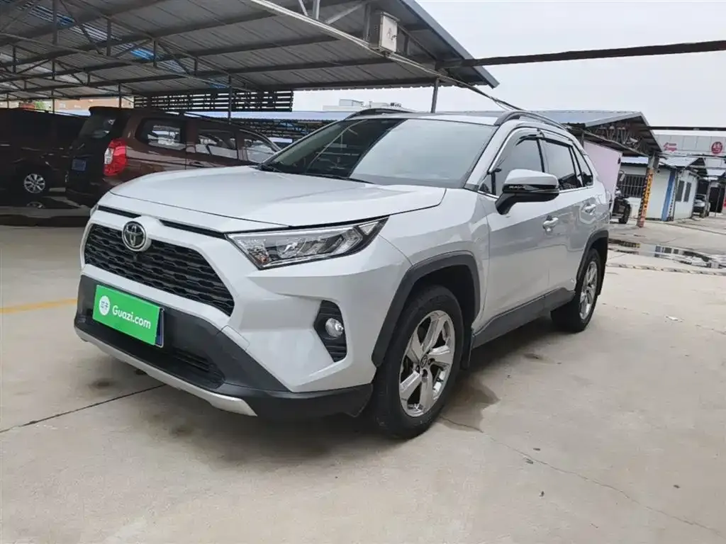 Toyota RAV4 — фото 9